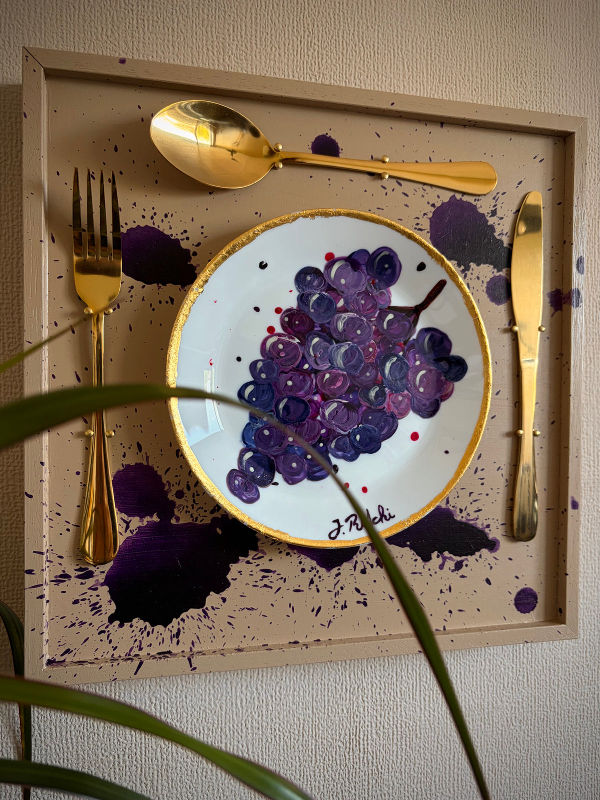 Blue Grapes Beige